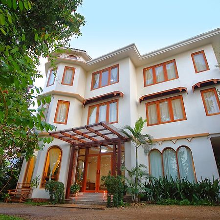 Mango Hill Inn Rangoon Buitenkant foto