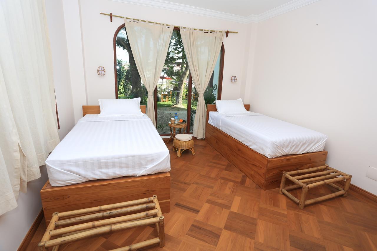 Mango Hill Inn Rangoon Buitenkant foto
