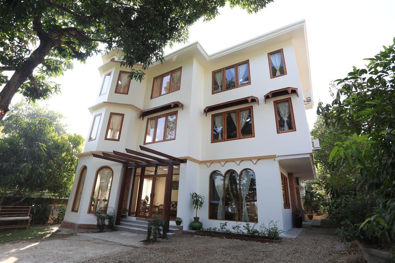 Mango Hill Inn Rangoon Buitenkant foto