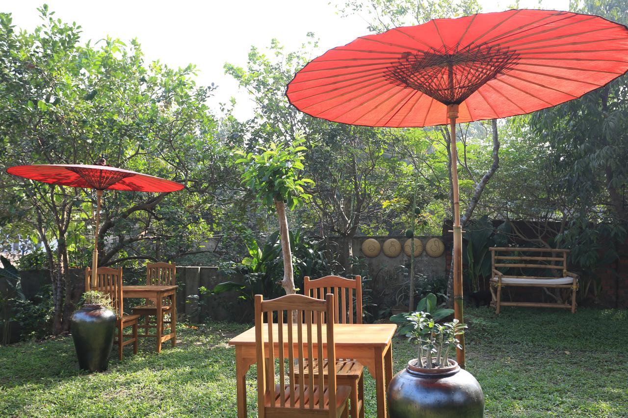 Mango Hill Inn Rangoon Buitenkant foto