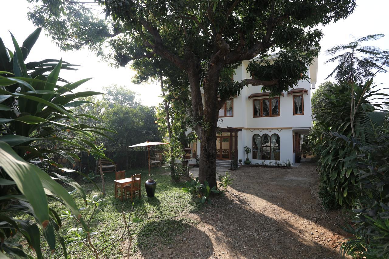 Mango Hill Inn Rangoon Buitenkant foto