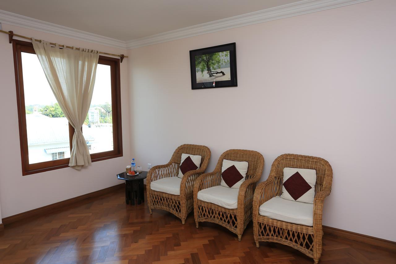 Mango Hill Inn Rangoon Buitenkant foto
