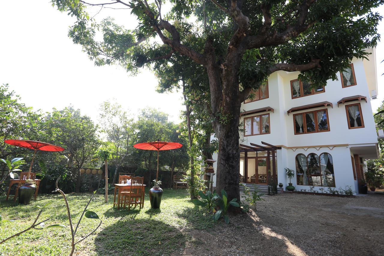 Mango Hill Inn Rangoon Buitenkant foto