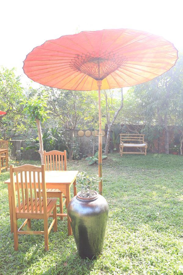 Mango Hill Inn Rangoon Buitenkant foto