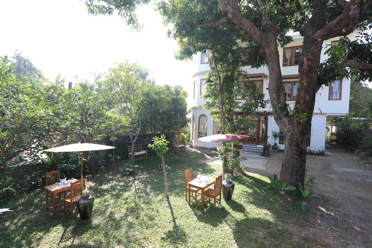 Mango Hill Inn Rangoon Buitenkant foto
