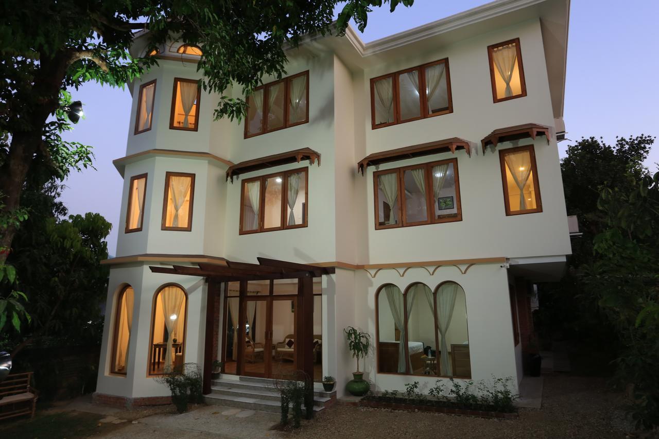 Mango Hill Inn Rangoon Buitenkant foto