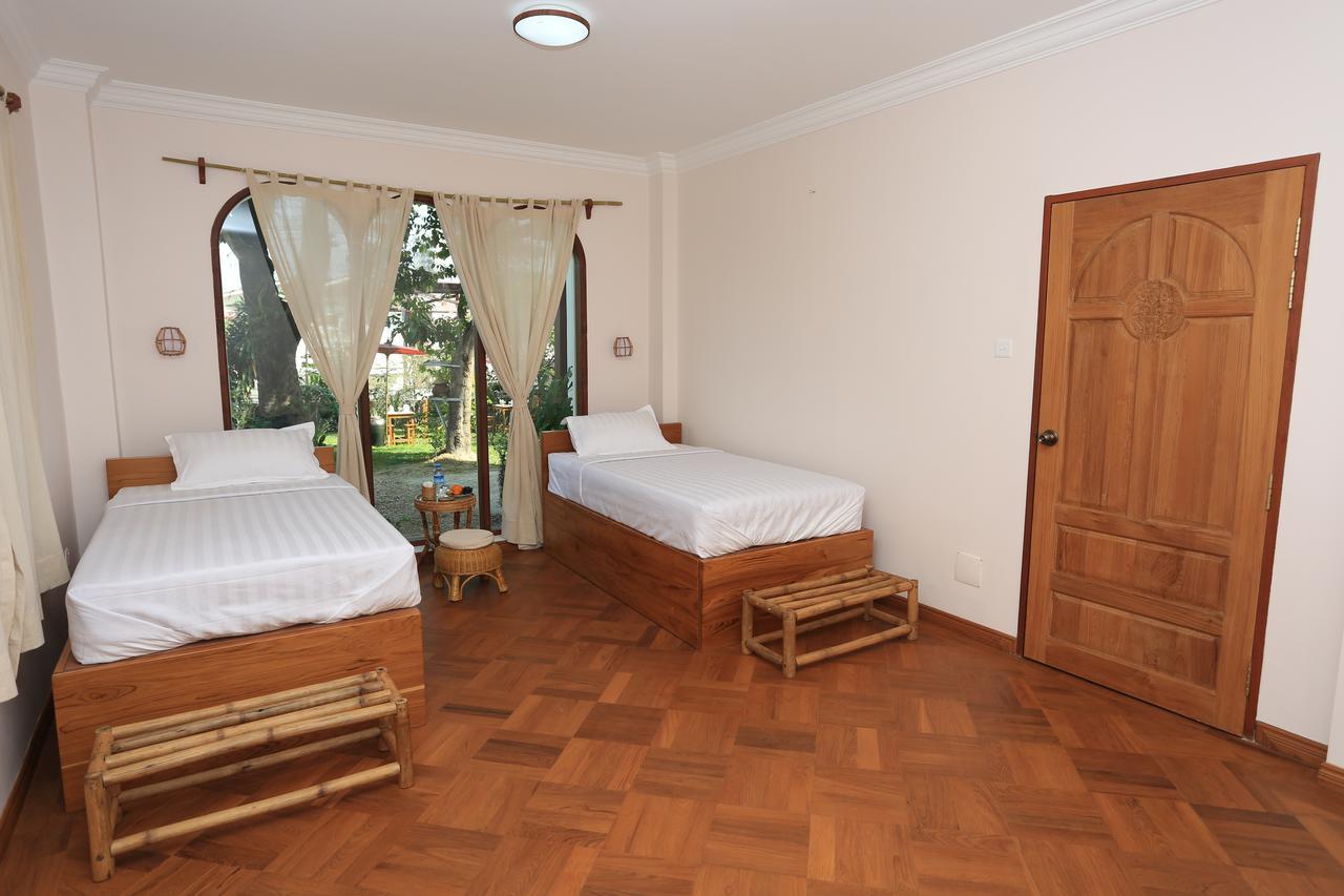 Mango Hill Inn Rangoon Buitenkant foto