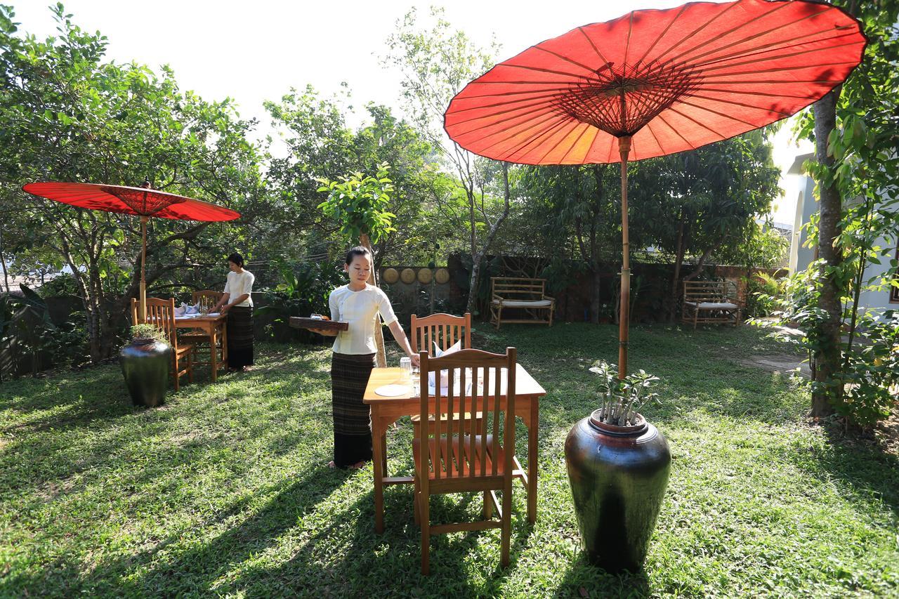 Mango Hill Inn Rangoon Buitenkant foto