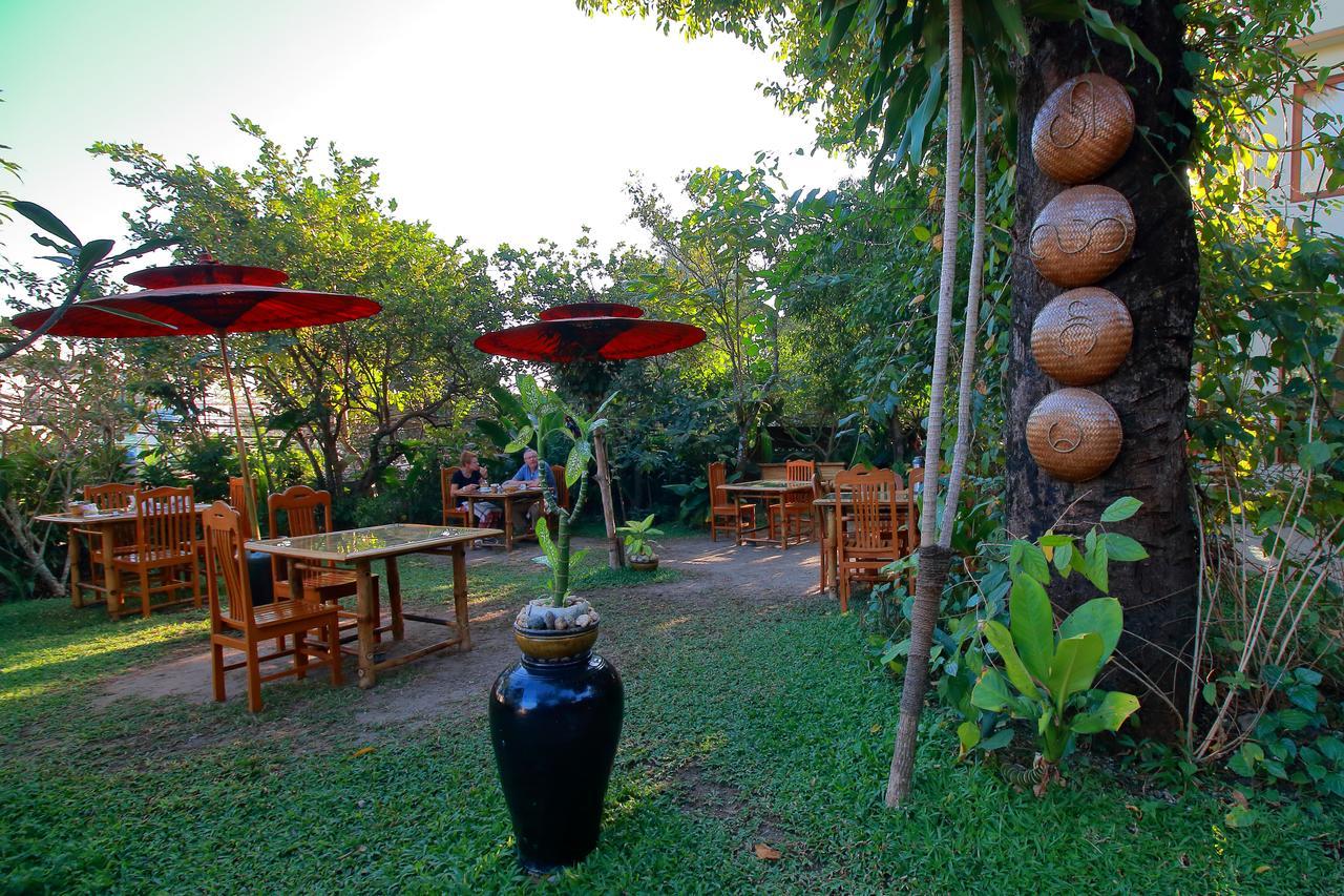 Mango Hill Inn Rangoon Buitenkant foto
