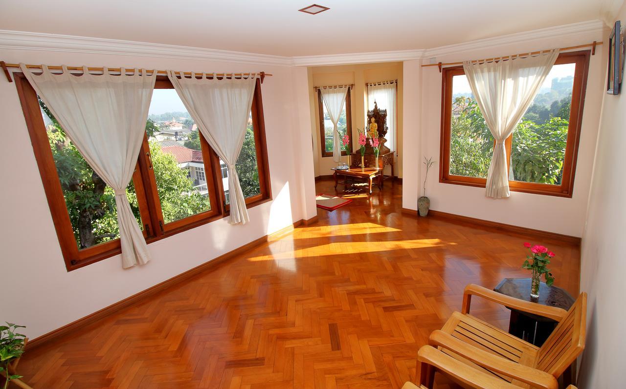 Mango Hill Inn Rangoon Buitenkant foto