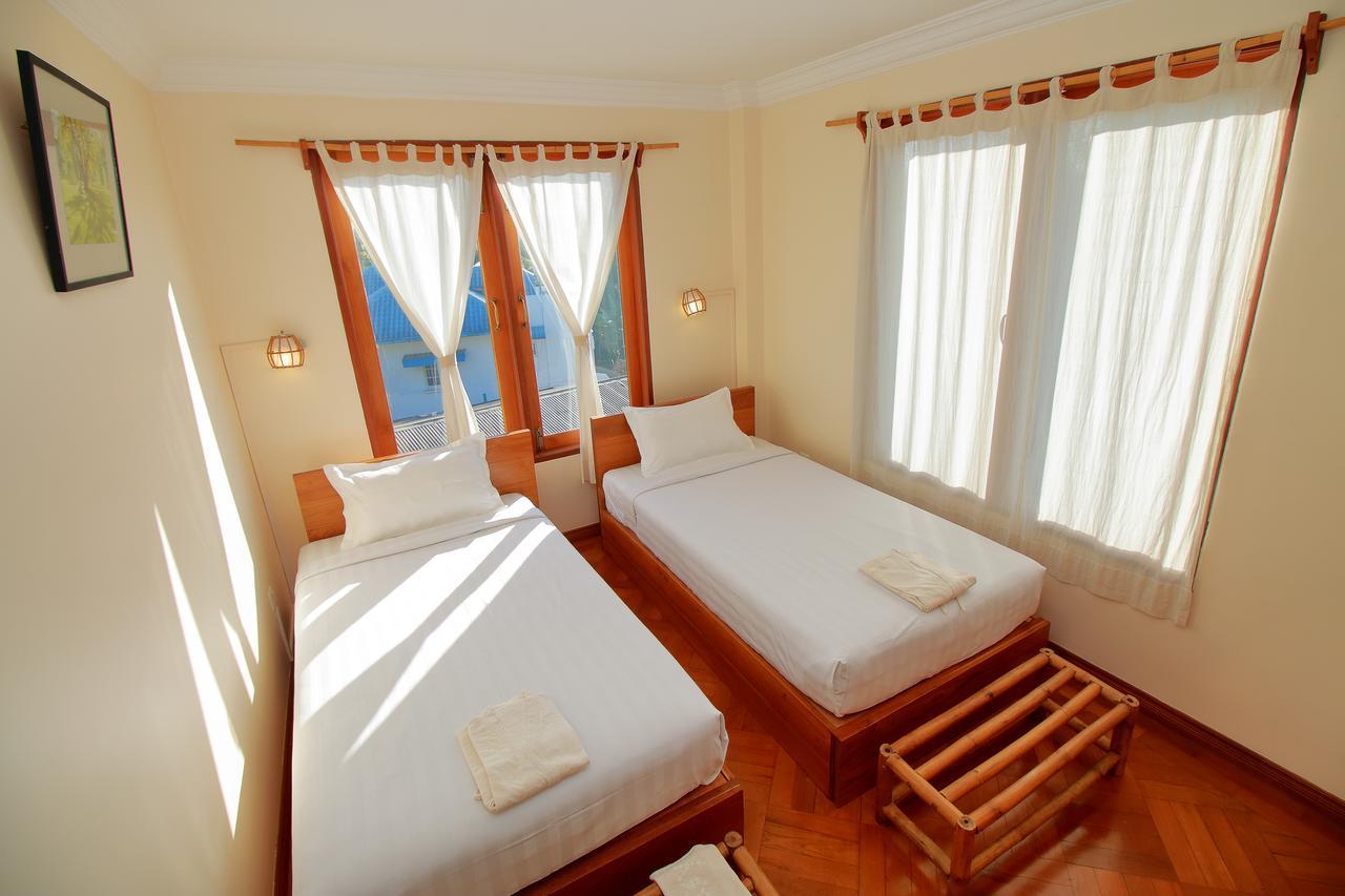 Mango Hill Inn Rangoon Buitenkant foto