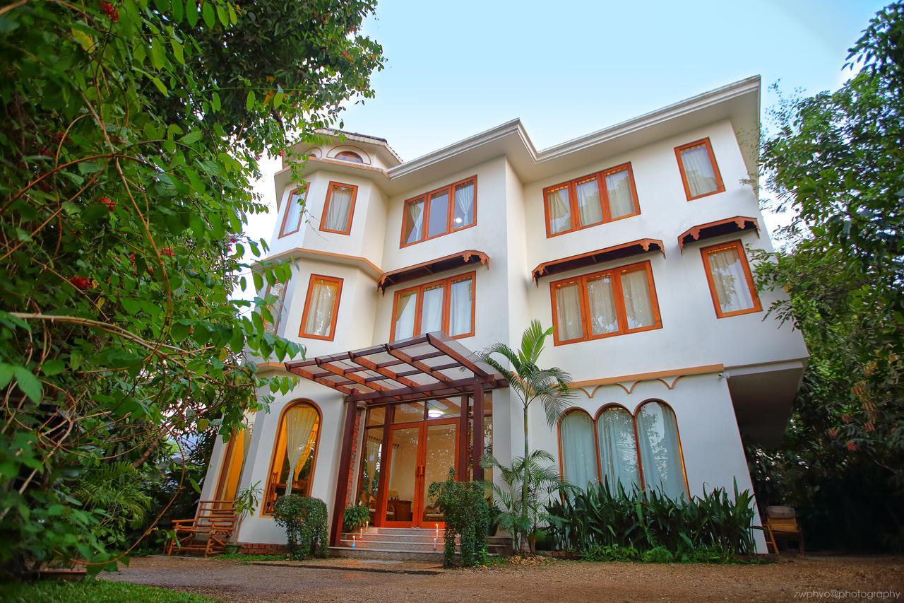 Mango Hill Inn Rangoon Buitenkant foto