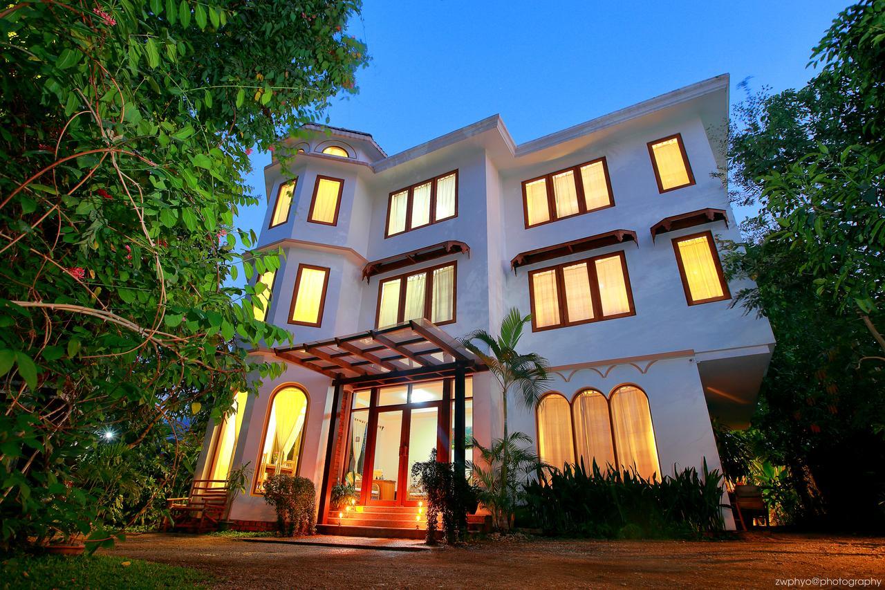 Mango Hill Inn Rangoon Buitenkant foto