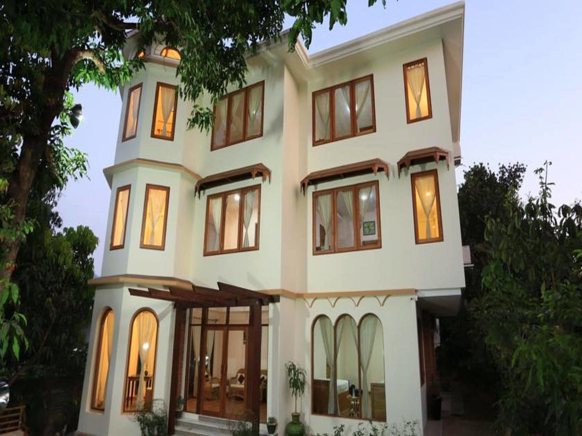 Mango Hill Inn Rangoon Buitenkant foto