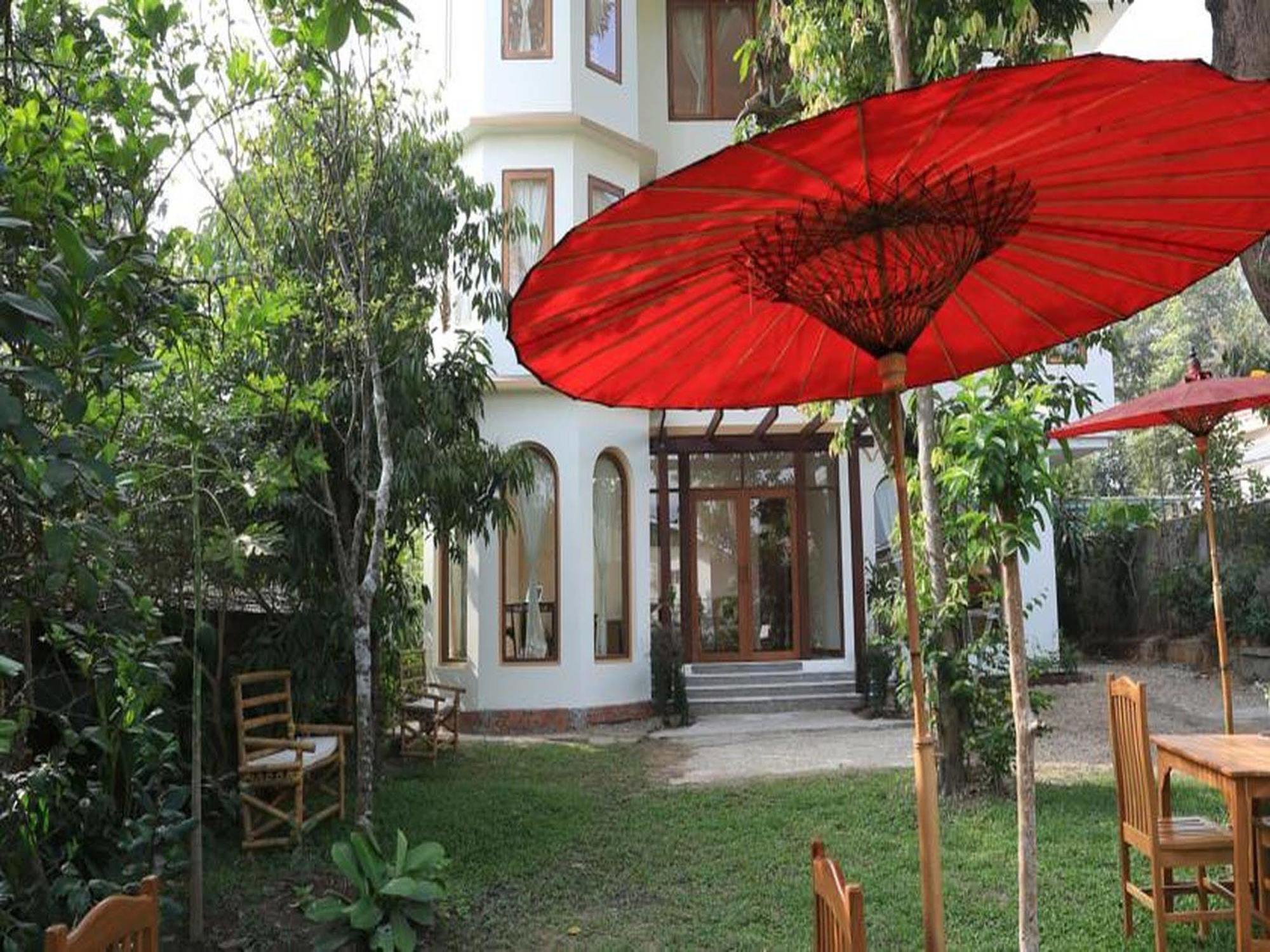 Mango Hill Inn Rangoon Buitenkant foto