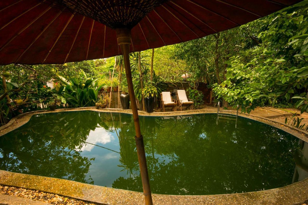 Mango Hill Inn Rangoon Buitenkant foto