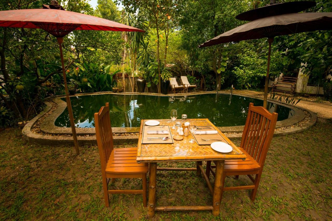 Mango Hill Inn Rangoon Buitenkant foto